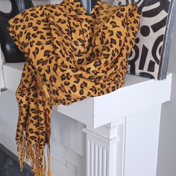 Leopard Scarf - Picture 4 of 5